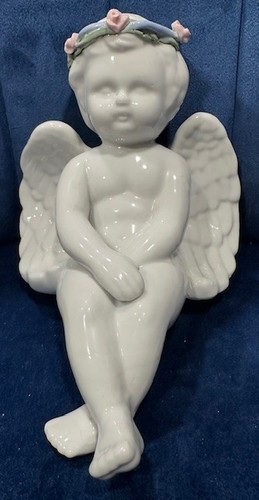 Ledge sitting angel cherub - sitting,